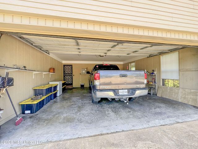408 Hunters Parkway, Batesville, MS 38606