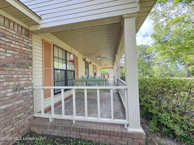 408 Hunters Parkway, Batesville, MS 38606