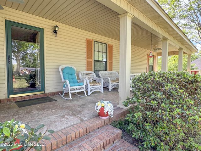408 Hunters Parkway, Batesville, MS 38606