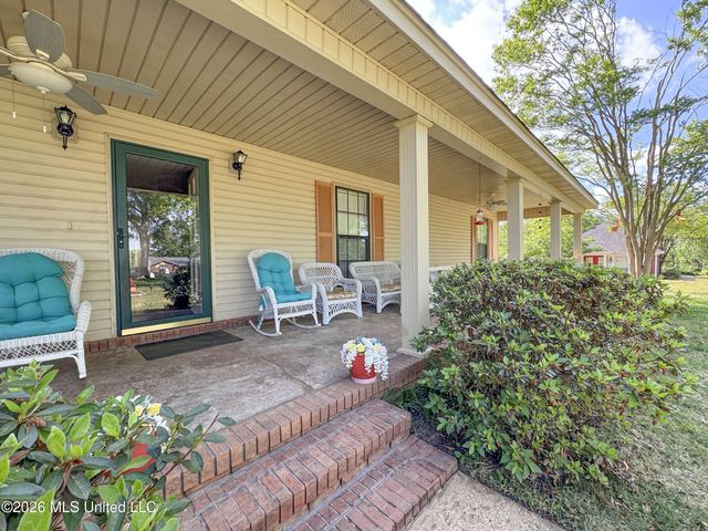 408 Hunters Parkway, Batesville, MS 38606