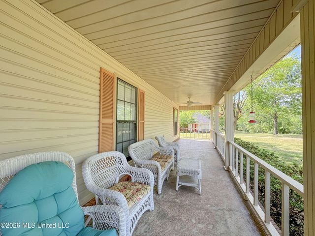 408 Hunters Parkway, Batesville, MS 38606