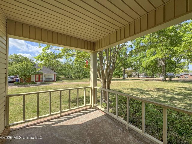 408 Hunters Parkway, Batesville, MS 38606