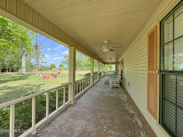 408 Hunters Parkway, Batesville, MS 38606
