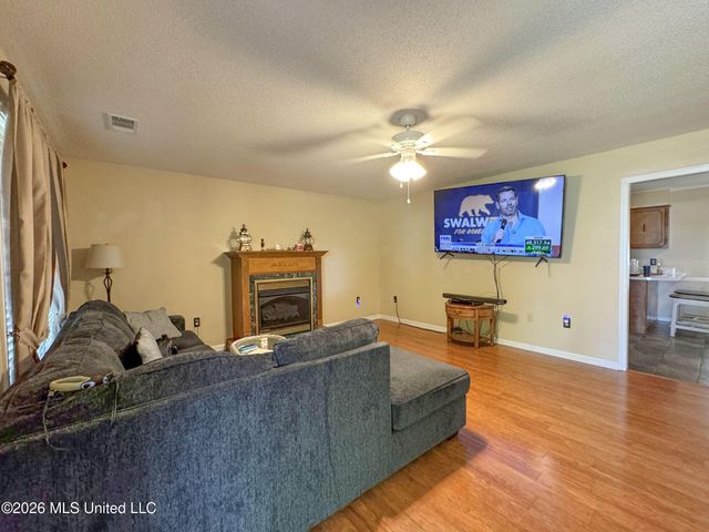 408 Hunters Parkway, Batesville, MS 38606