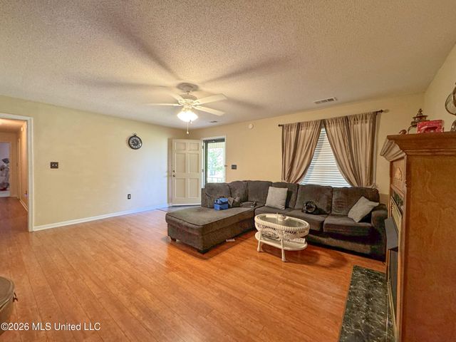 408 Hunters Parkway, Batesville, MS 38606