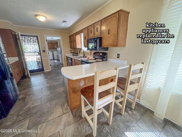 408 Hunters Parkway, Batesville, MS 38606