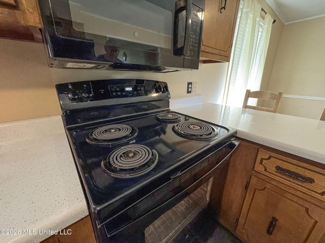 408 Hunters Parkway, Batesville, MS 38606