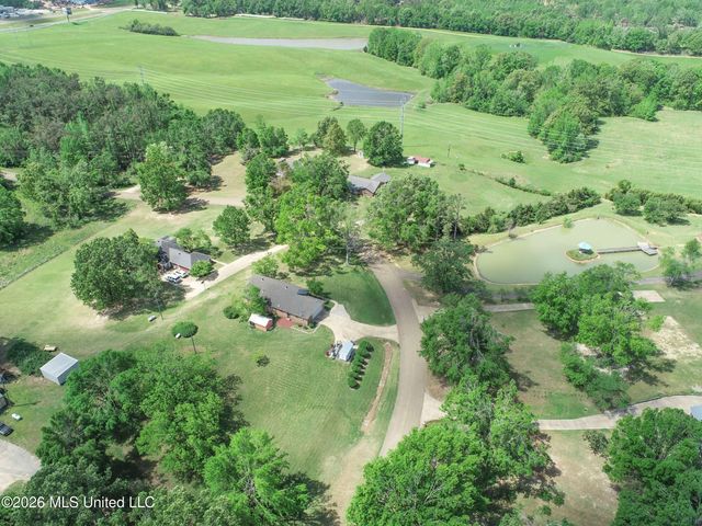 408 Hunters Parkway, Batesville, MS 38606