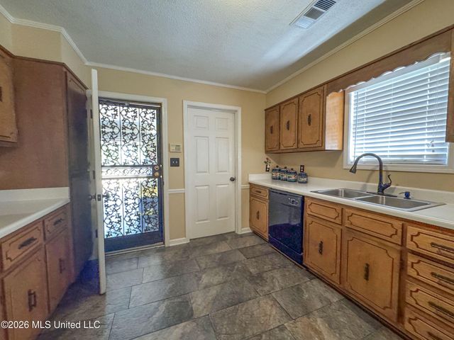 408 Hunters Parkway, Batesville, MS 38606