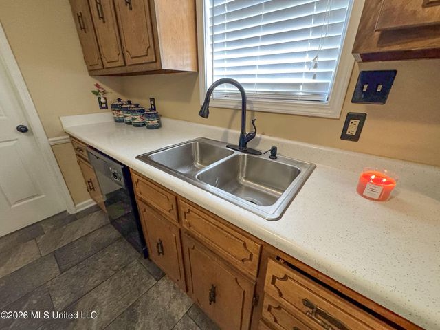 408 Hunters Parkway, Batesville, MS 38606
