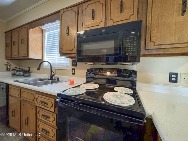 408 Hunters Parkway, Batesville, MS 38606