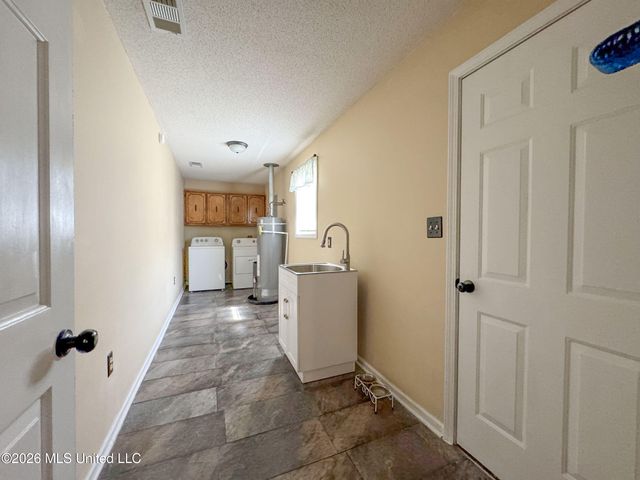 408 Hunters Parkway, Batesville, MS 38606