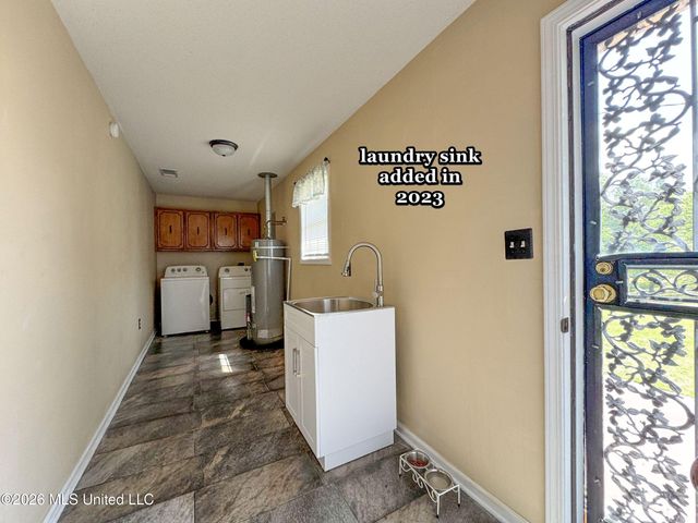 408 Hunters Parkway, Batesville, MS 38606