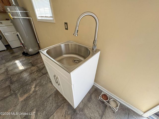 408 Hunters Parkway, Batesville, MS 38606