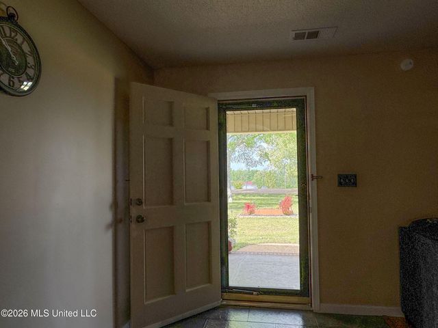 408 Hunters Parkway, Batesville, MS 38606