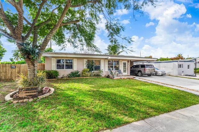 305 Henthorne Drive, Palm Springs, FL 33461