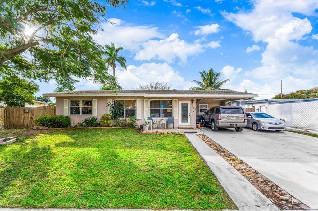 305 Henthorne Drive, Palm Springs, FL 33461