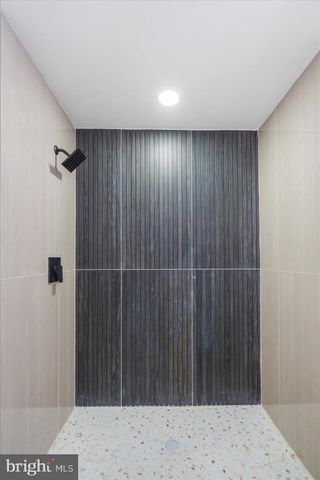 2424 E BIDDLE ST, Baltimore, MD 21213