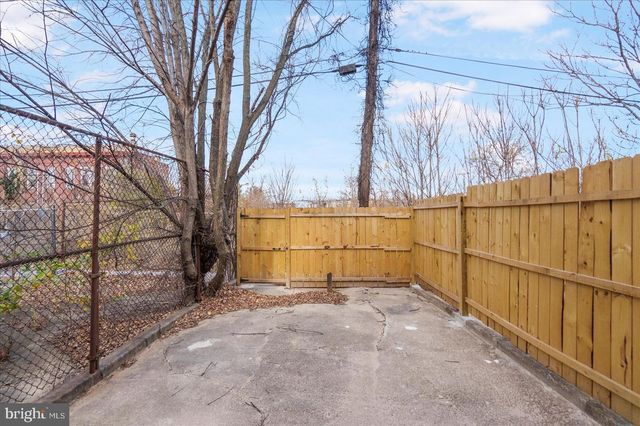 2424 E BIDDLE ST, Baltimore, MD 21213