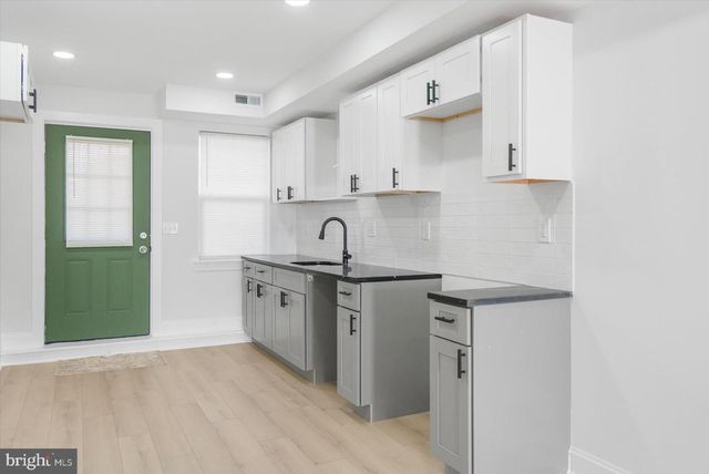 2424 E BIDDLE ST, Baltimore, MD 21213