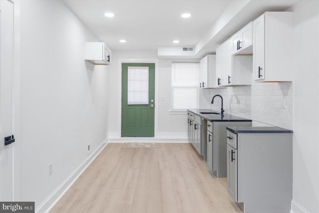 2424 E BIDDLE ST, Baltimore, MD 21213