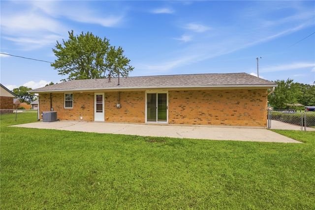 38 Grantwood Drive, West Carrollton, OH 45449