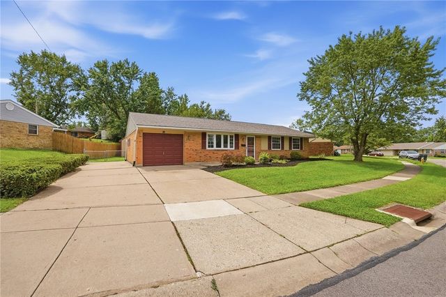 38 Grantwood Drive, West Carrollton, OH 45449