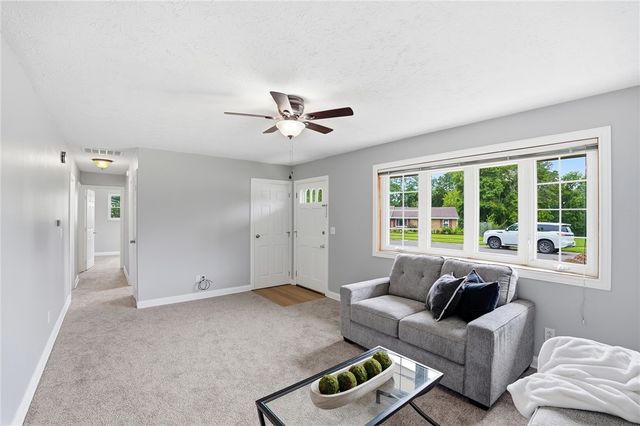 38 Grantwood Drive, West Carrollton, OH 45449