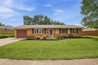 38 Grantwood Drive, West Carrollton, OH 45449