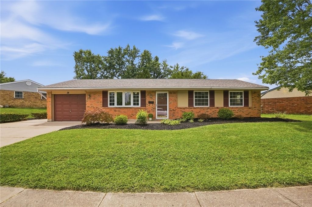 38 Grantwood Drive, West Carrollton, OH 45449