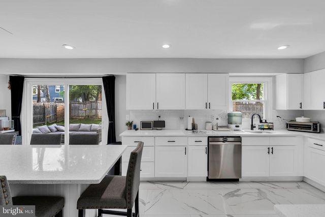 18 HARRINGTON CIR, Willingboro, NJ 08046