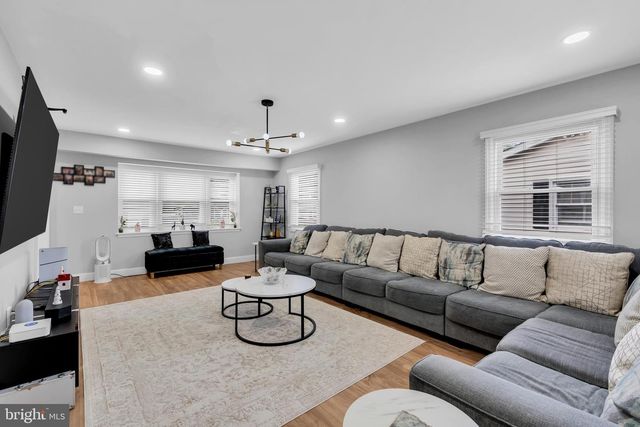 18 HARRINGTON CIR, Willingboro, NJ 08046