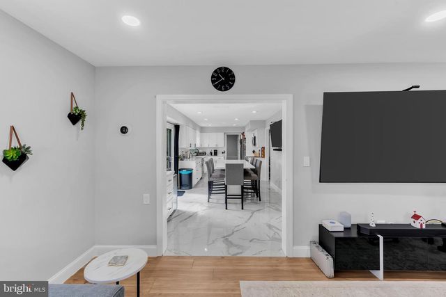 18 HARRINGTON CIR, Willingboro, NJ 08046