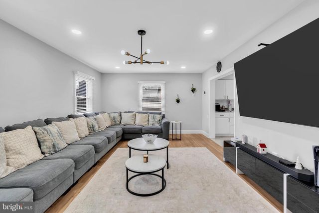 18 HARRINGTON CIR, Willingboro, NJ 08046