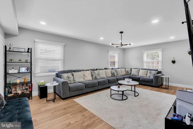 18 HARRINGTON CIR, Willingboro, NJ 08046