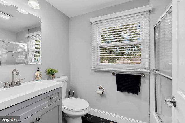 18 HARRINGTON CIR, Willingboro, NJ 08046