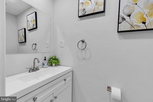 18 HARRINGTON CIR, Willingboro, NJ 08046
