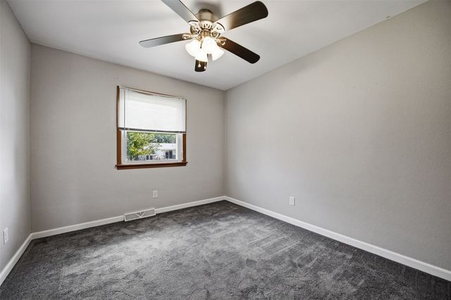 1631 27th Street NW, Cedar Rapids, IA 52405
