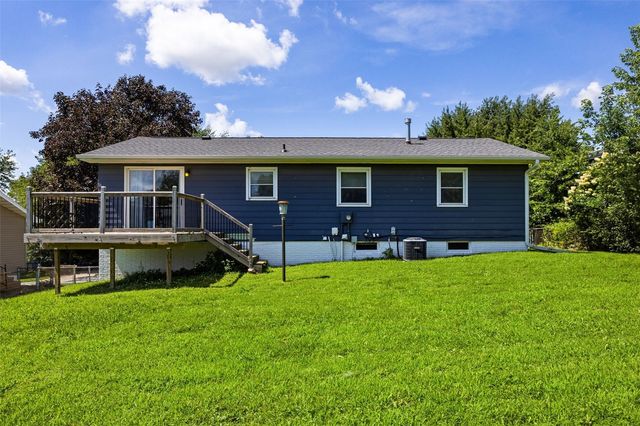 1631 27th Street NW, Cedar Rapids, IA 52405