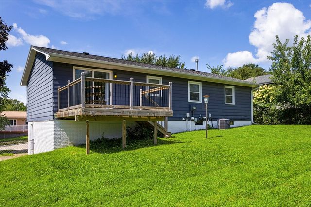 1631 27th Street NW, Cedar Rapids, IA 52405