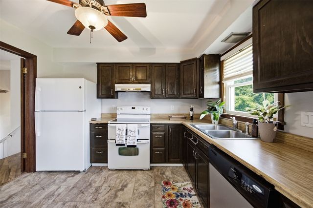 1631 27th Street NW, Cedar Rapids, IA 52405