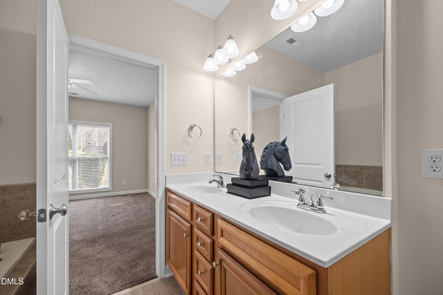 842 Queen City Crescent, Apex, NC 27523