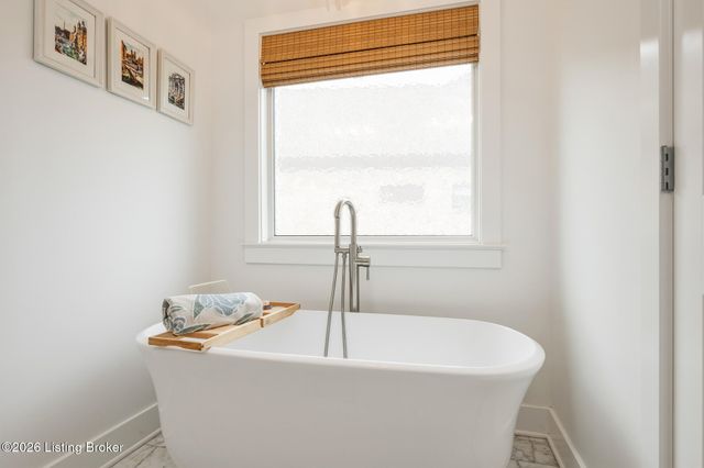 6370 Clore Ln, Crestwood, KY 40014