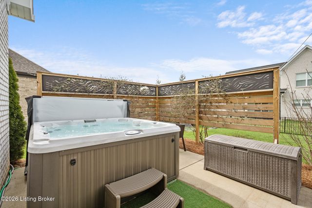 6370 Clore Ln, Crestwood, KY 40014