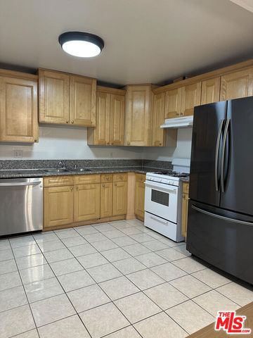 957 S St Andrews Place, Los Angeles, CA 90019