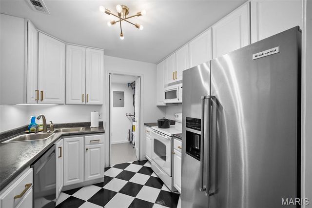 9172 Eager Road, Brentwood, MO 63144