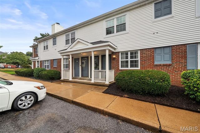 9172 Eager Road, Brentwood, MO 63144