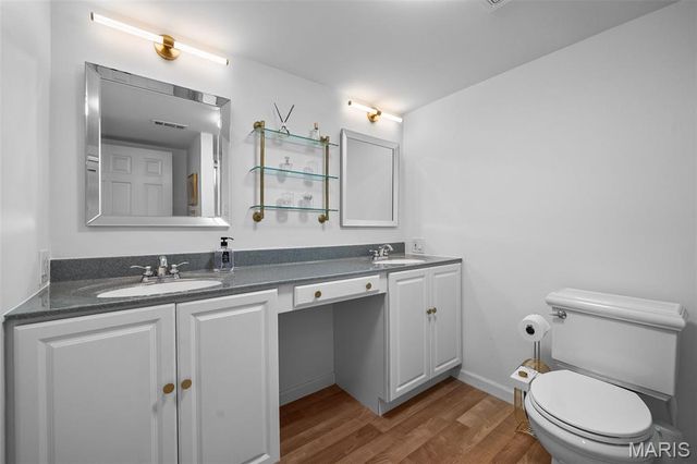 9172 Eager Road, Brentwood, MO 63144