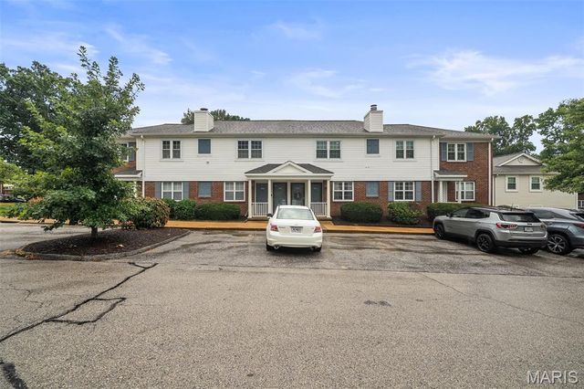 9172 Eager Road, Brentwood, MO 63144