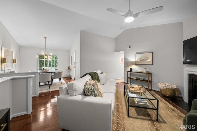 9172 Eager Road, Brentwood, MO 63144